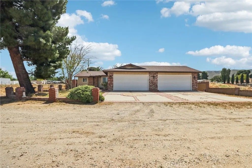 Photo of 5209 W Avenue M8, Lancaster, CA 93536 (MLS # SR26071761)