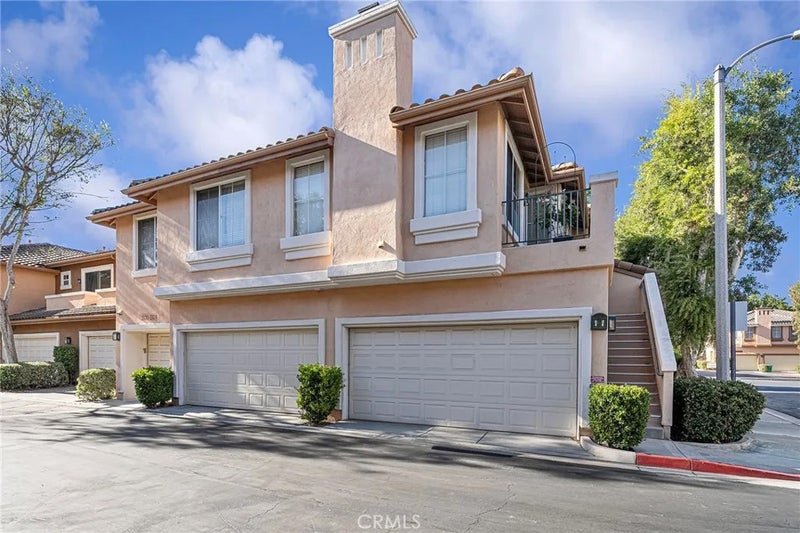 3301 Ladrillo Aisle