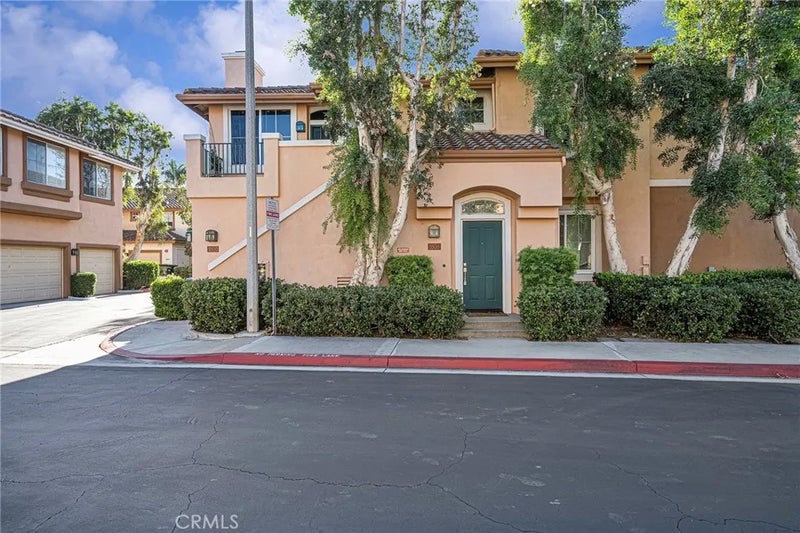 3301 Ladrillo Aisle