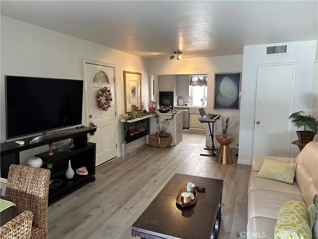 Photo of 440 Chestnut Avenue #2D, Long Beach, CA 80802 (MLS # SB26038761)