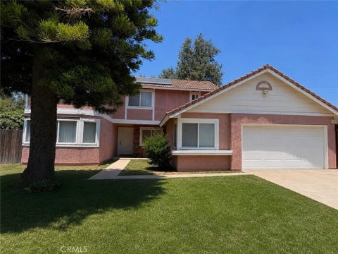 Photo of 1302 S Yucca Avenue, Bloomington, CA 92316 (MLS # CV26140466)
