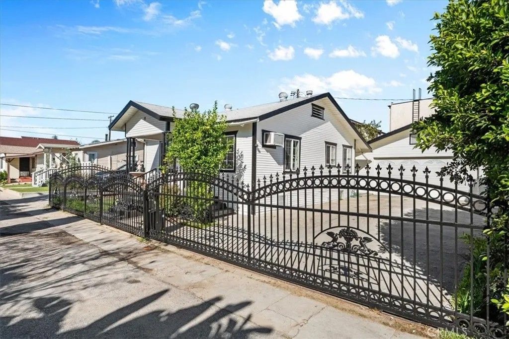 Photo of 1218 Edith Ave #E, Alhambra, CA 91803 (MLS # CV26020767)