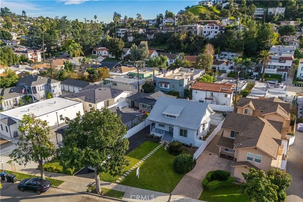 Photo of 1318 E Garfield Ave, Glendale, CA 91205 (MLS # TR26009835)