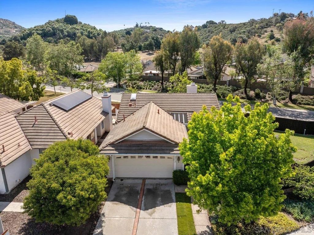 Photo of 2312 Briarwood Pl, Escondido, CA 92026 (MLS # 260010261)