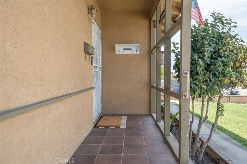 5595 Hawthorne