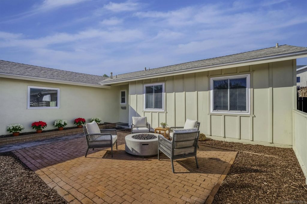 Photo of 4374 Mount Hukee Ave, San Diego, CA 92117 (MLS # 250044724)