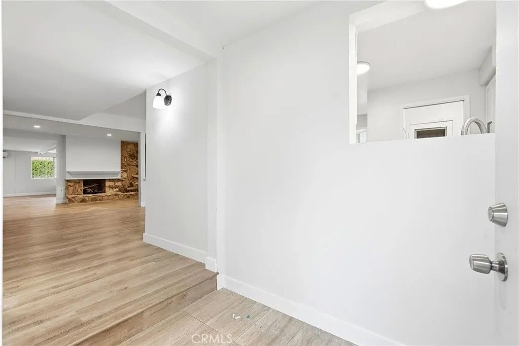 Photo of 18932 Ballinger Street, Northridge, CA 91324 (MLS # SR25282005)