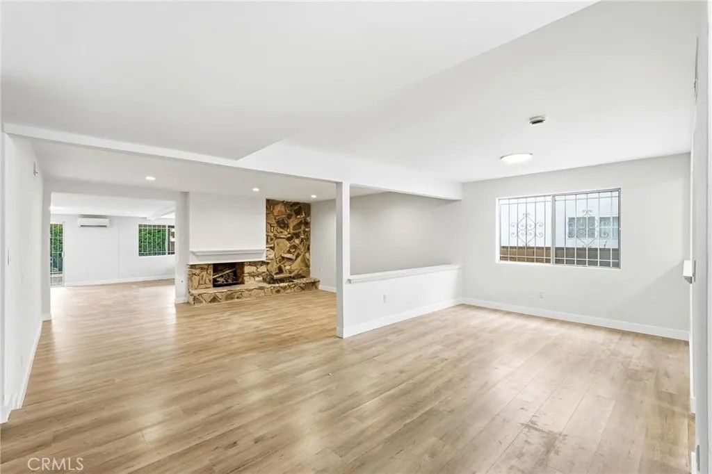 Photo of 18932 Ballinger Street, Northridge, CA 91324 (MLS # SR25282005)