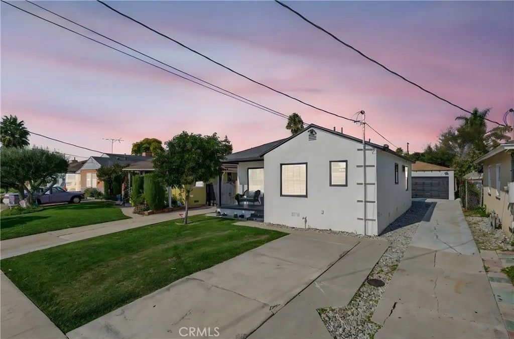 Photo of 1513 W 215th Street, Torrance, CA 90501 (MLS # DW25273584)
