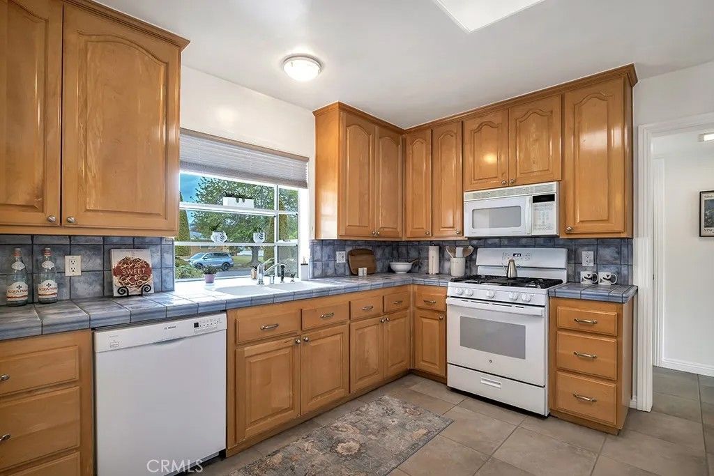 Photo of 20410 Marilla St, Chatsworth, CA 91311 (MLS # SR26084104)