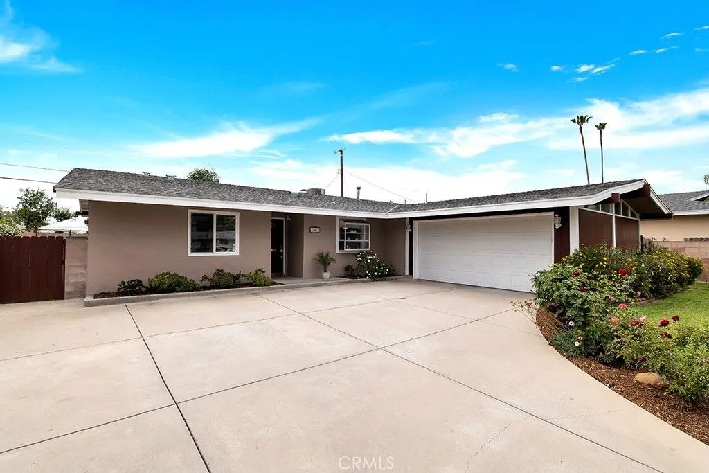 Photo of 20410 Marilla St, Chatsworth, CA 91311 (MLS # SR26084104)