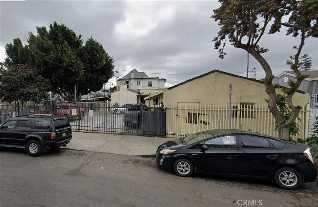 6201 S Figueroa Street