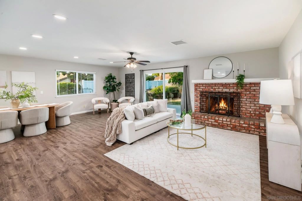 Photo of 187 Del Sureno, Fallbrook, CA 92028 (MLS # 260010963)