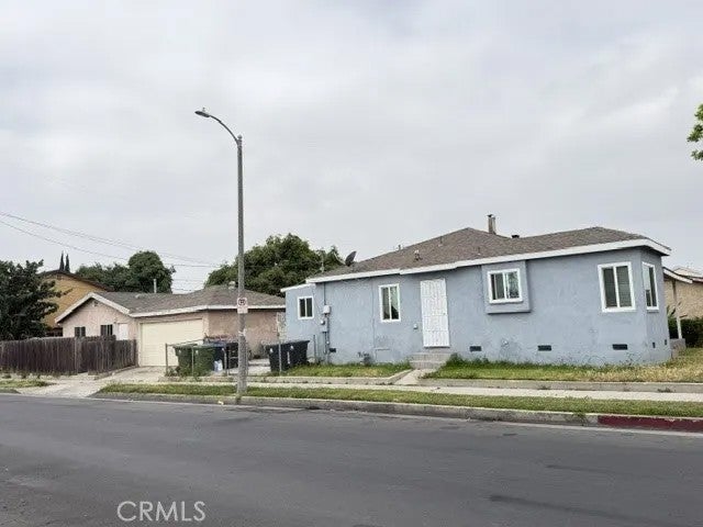 958 E 105th