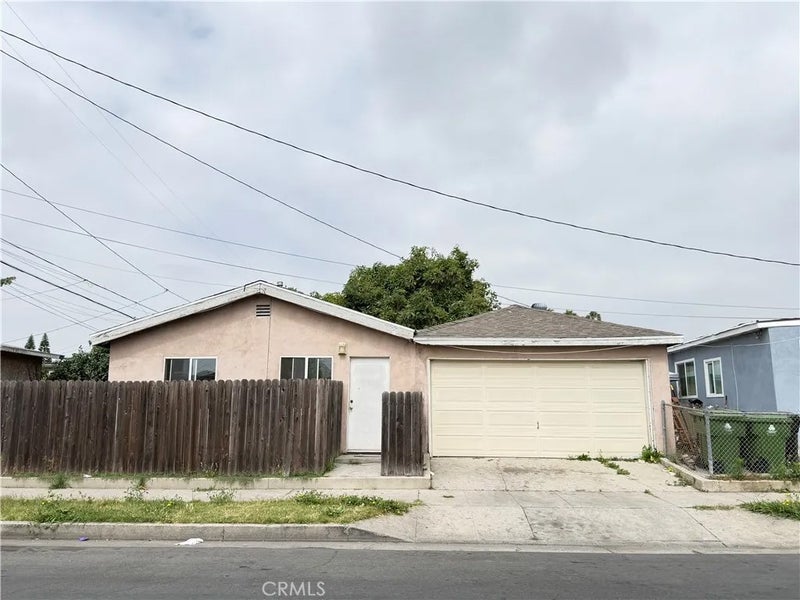 958 E 105th