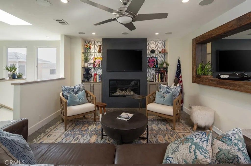 Photo of 309 Marguerite Avenue #C, Corona Del Mar, CA 92625 (MLS # NP25266747)