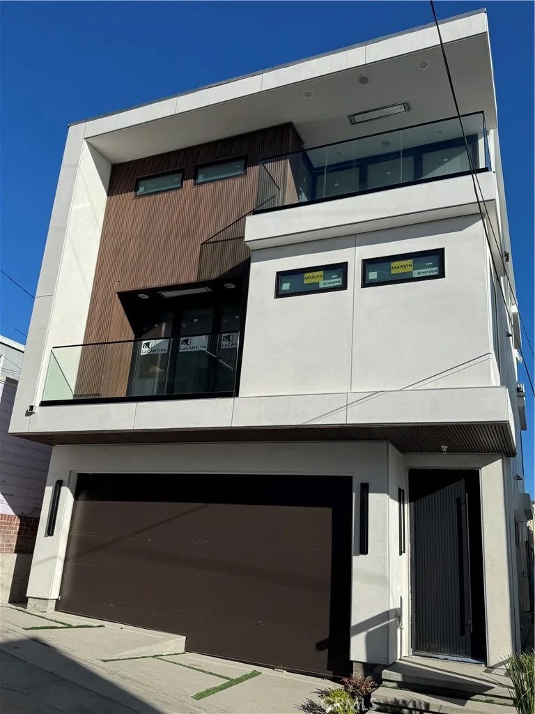214 El Porto Street