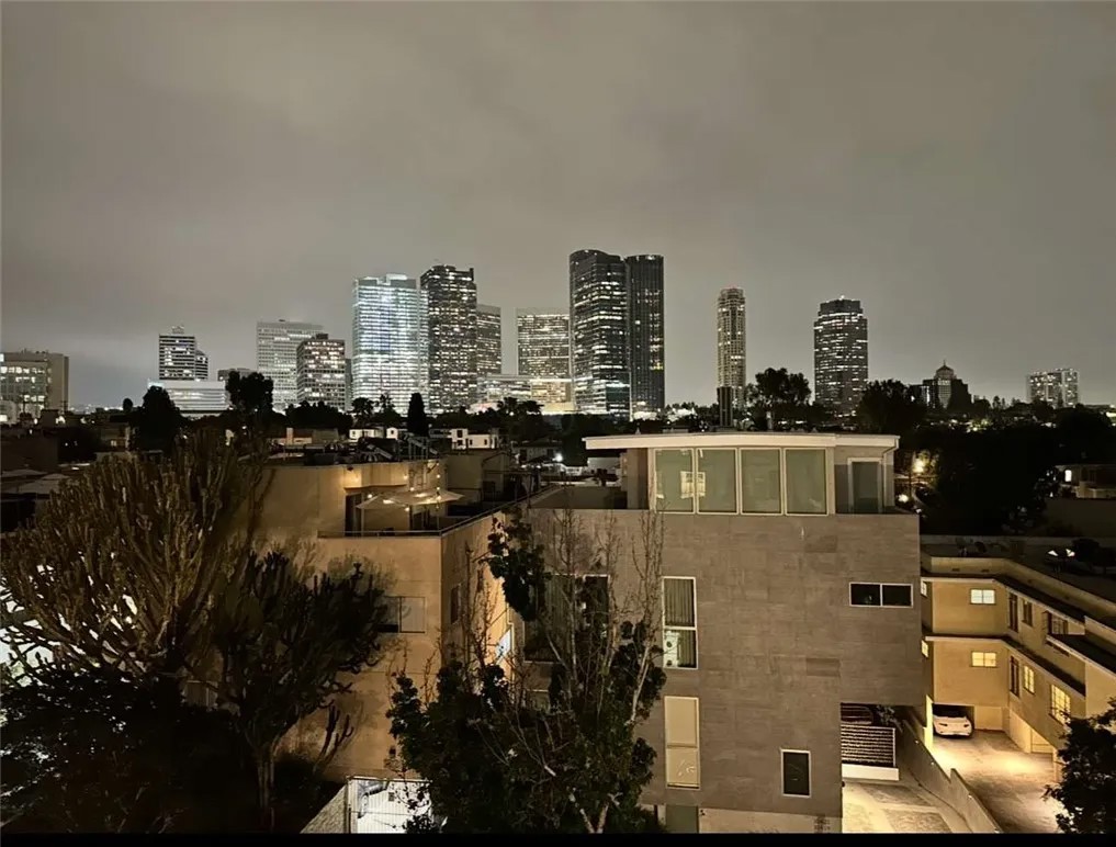 1835 Pandora Avenue 402
