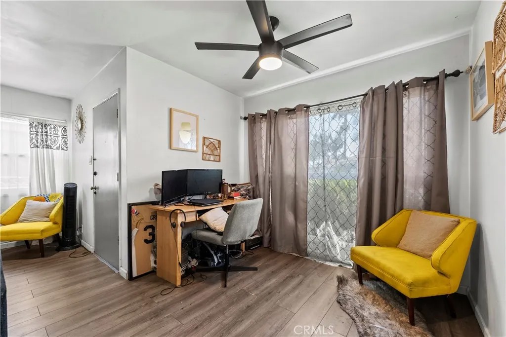 2725 E Tyler
