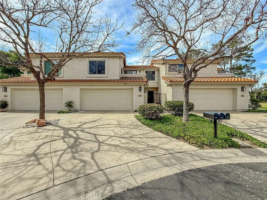 Photo of 579 Spyglass Ln, Newbury Park, CA 91320 (MLS # SR26056398)