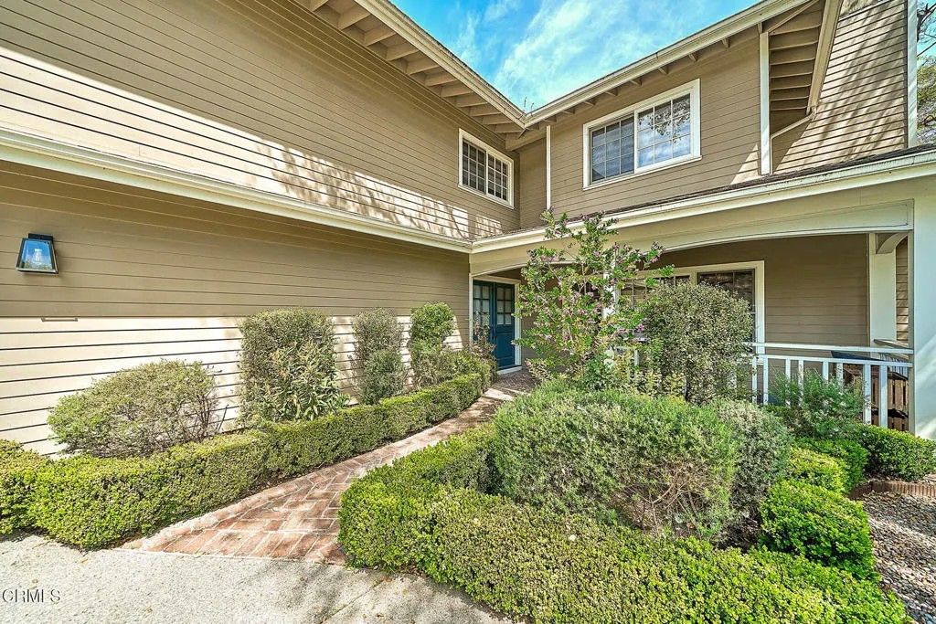 Photo of 4330 Bel Aire Drive, La Canada Flintridge, CA 91011 (MLS # P1-26873)