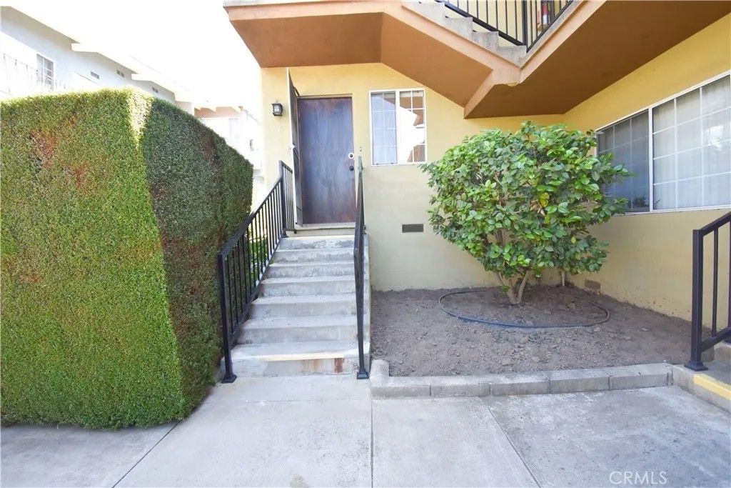 Photo of 1570 N Verdugo Road #B, Glendale, CA 91208 (MLS # SR26053235)