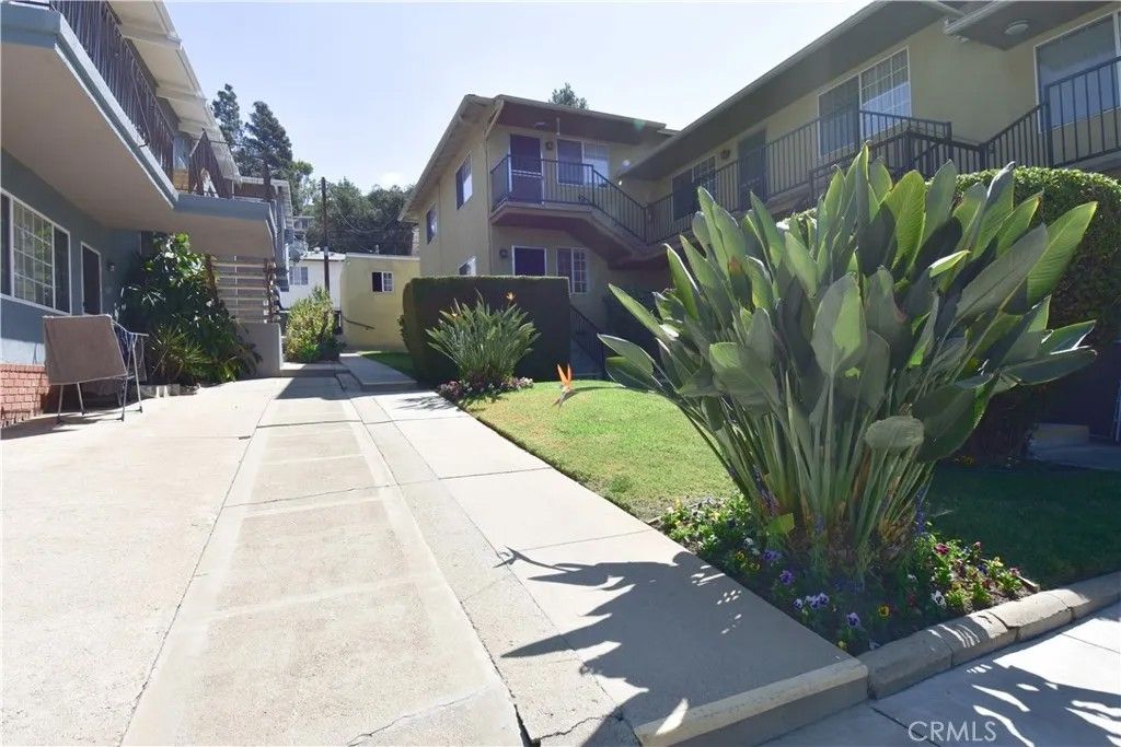 Photo of 1570 N Verdugo Road #B, Glendale, CA 91208 (MLS # SR26053235)