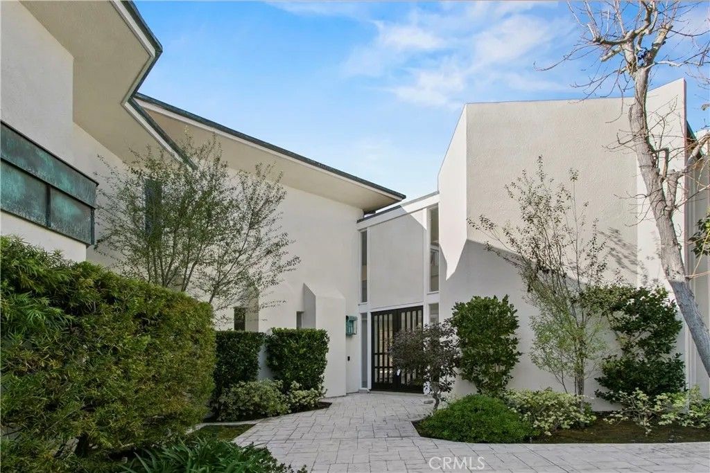 Photo of 2 Inverness Lane, Newport Beach, CA 92660 (MLS # NP26014832)