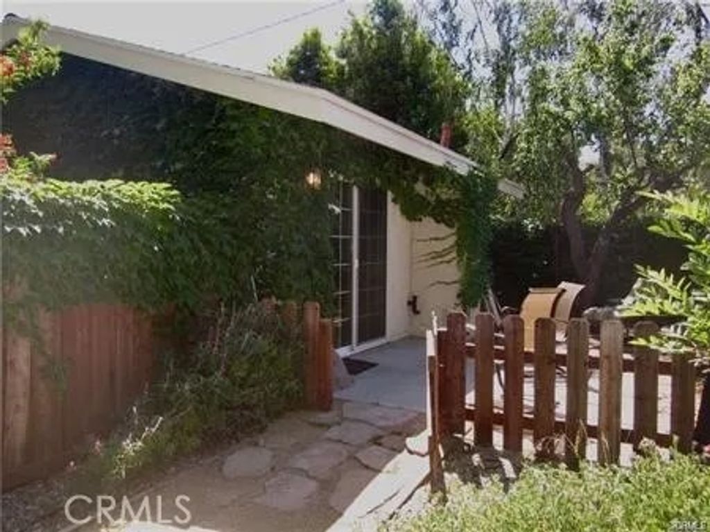 Photo of 23101 Lanark Street #2, West Hills, CA 91304 (MLS # SR26090353)