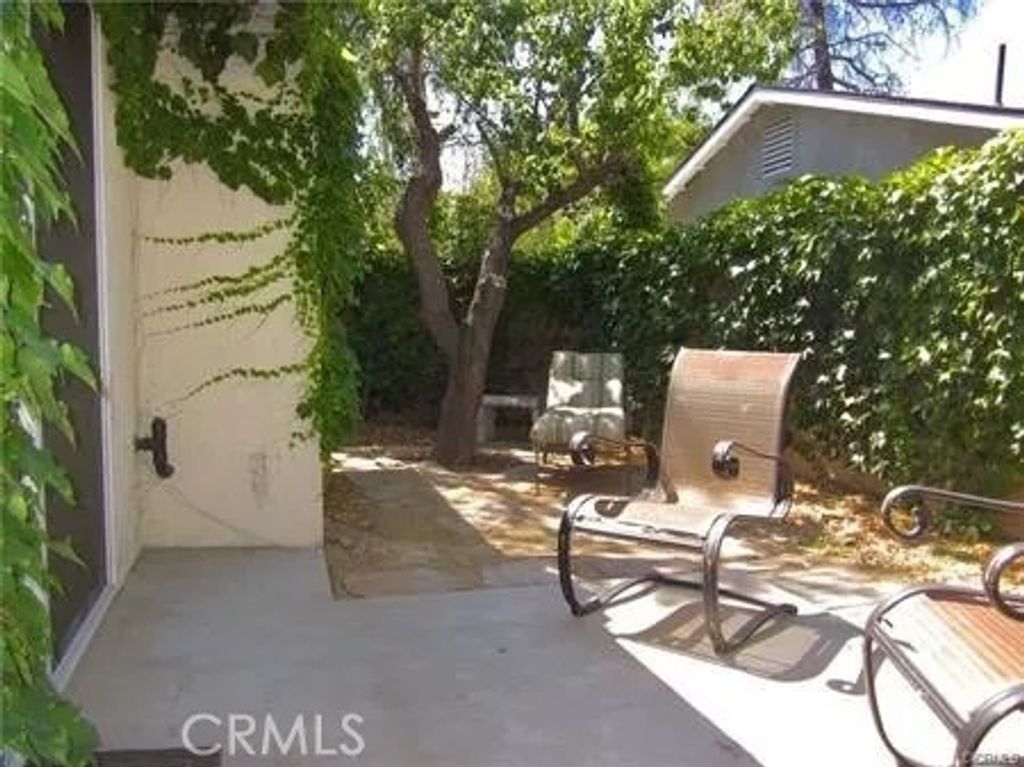 Photo of 23101 Lanark Street #2, West Hills, CA 91304 (MLS # SR26090353)