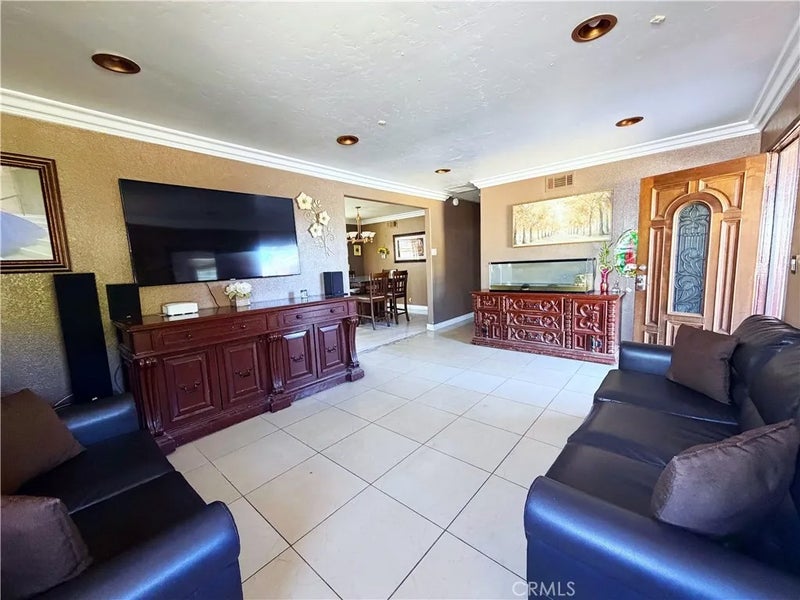 302 E Avenue R11