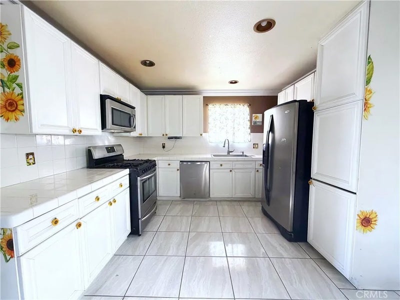 302 E Avenue R11