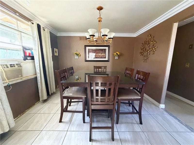 302 E Avenue R11