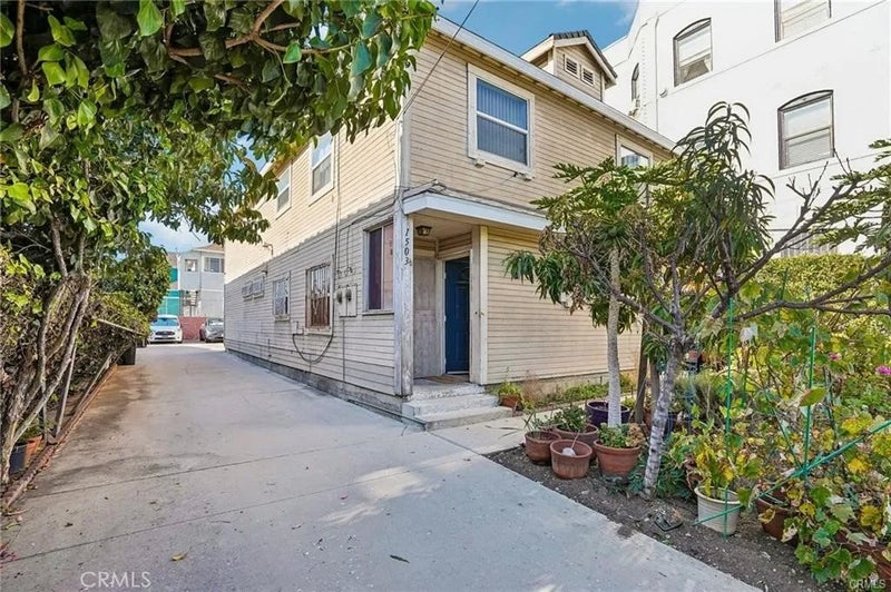 1503 W Adams