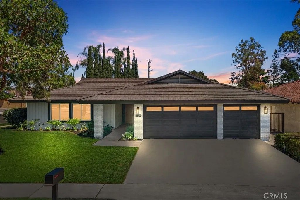 Photo of 13762 Palace Way, Tustin, CA 92780 (MLS # OC26017307)