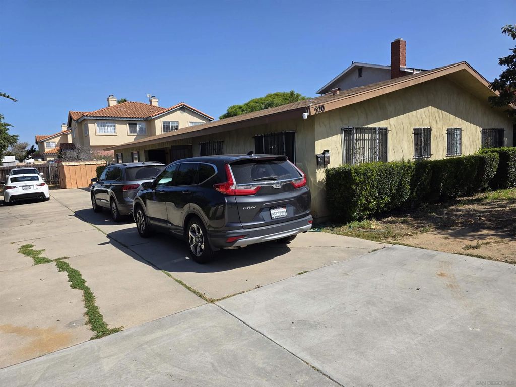 Photo of 520 Oxford St, Chula Vista, CA 91911 (MLS # 260008436)