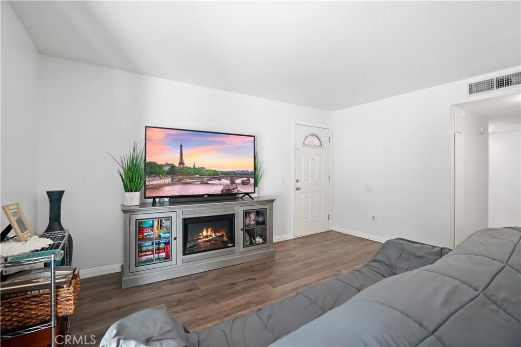 10331 Lindley