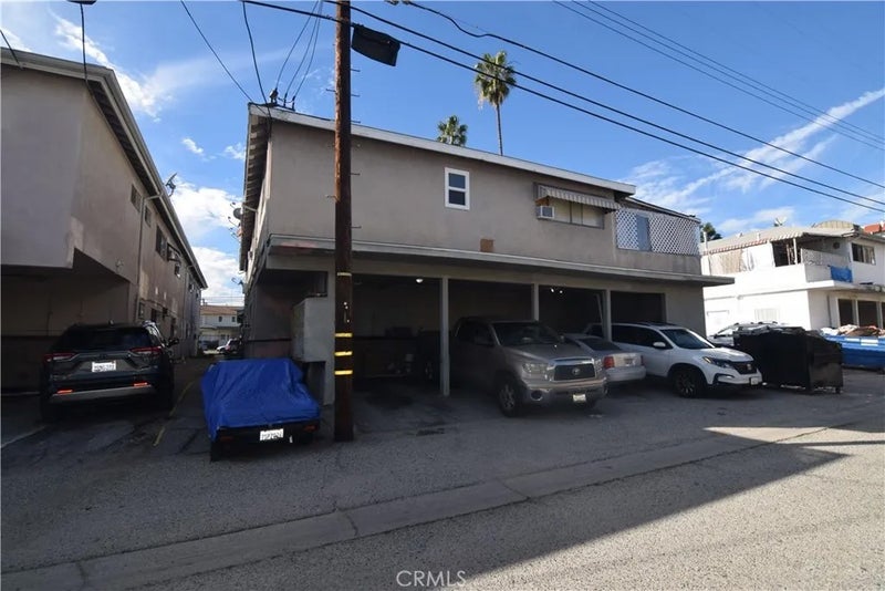6708 Whitsett