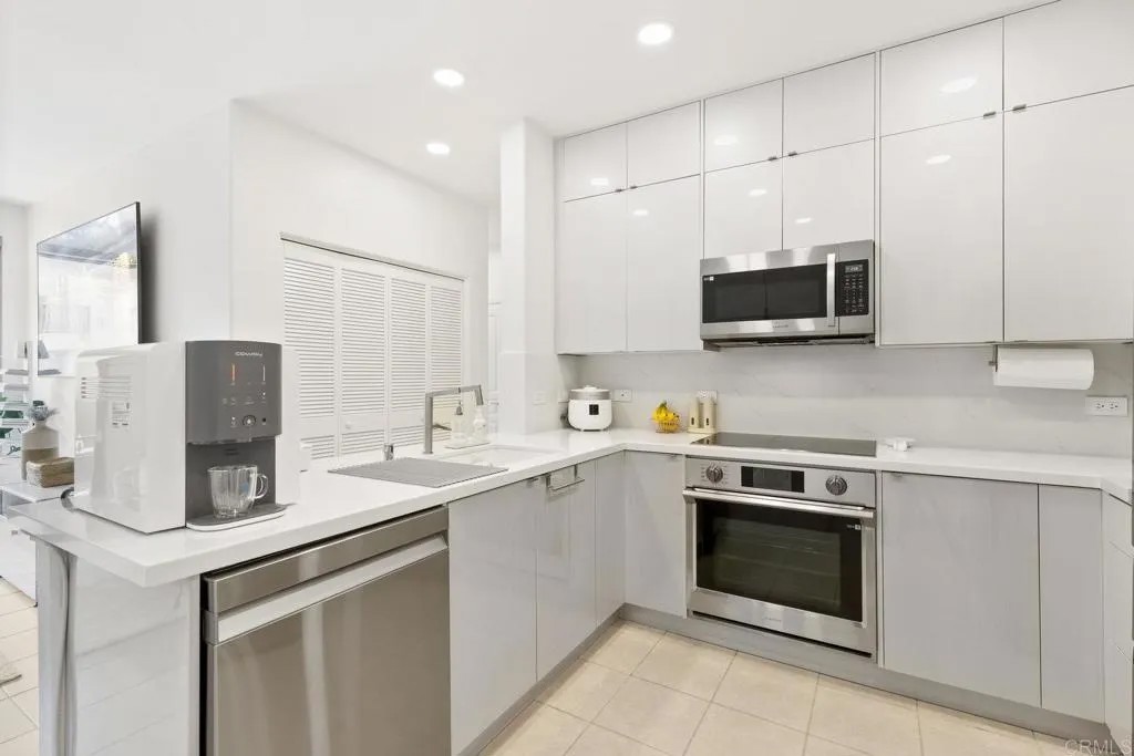 3877 Pell Place 225