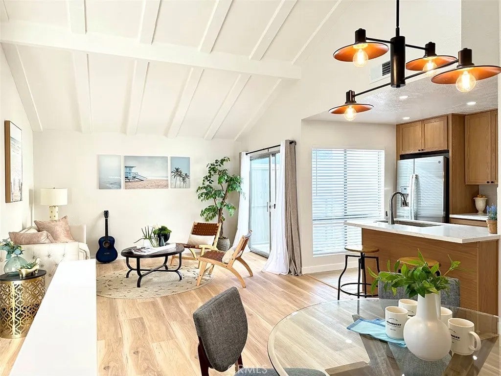 2720 W Segerstrom D