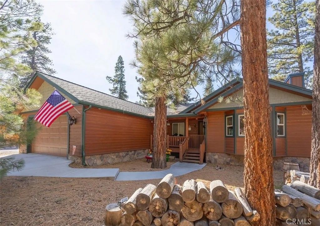 Photo of 138 Crater Lake, Big Bear Lake, CA 92315 (MLS # IG26027508)