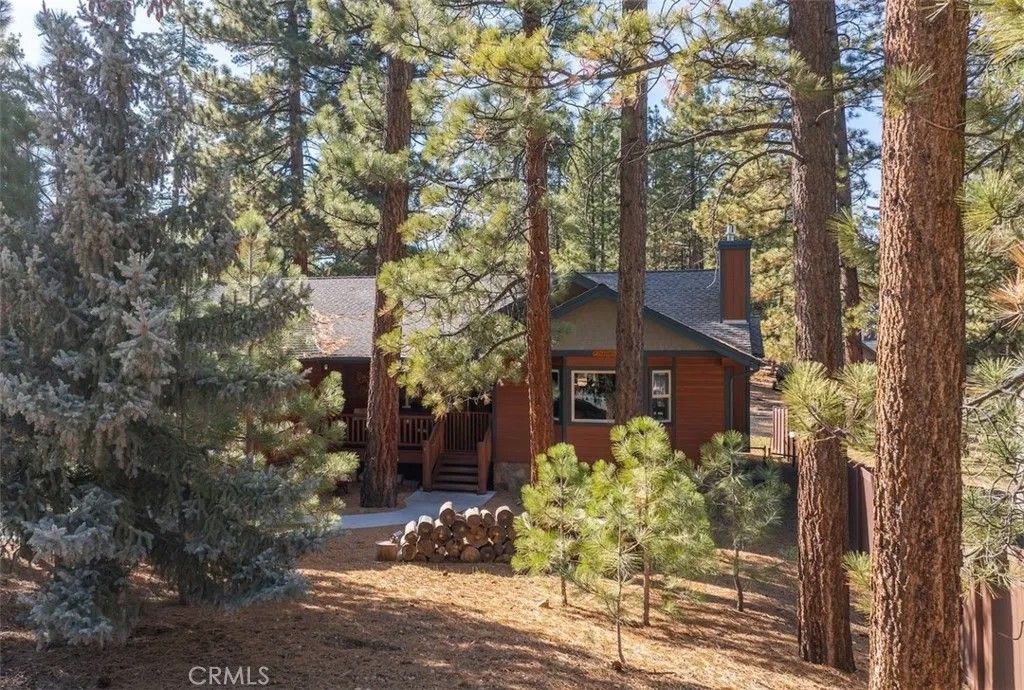Photo of 138 Crater Lake, Big Bear Lake, CA 92315 (MLS # IG26027508)