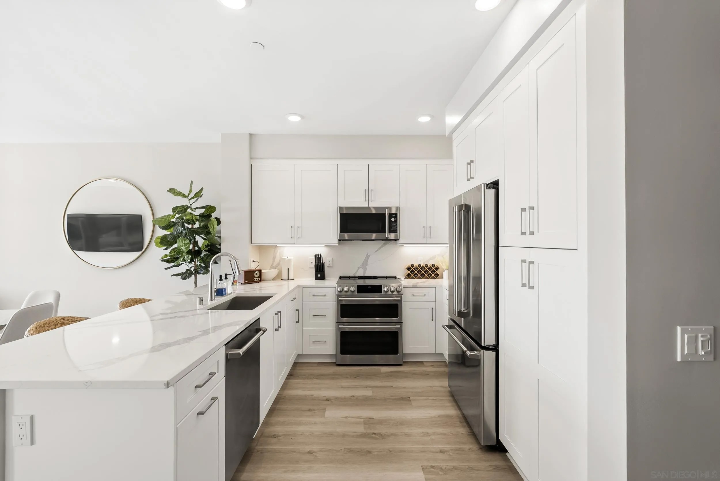 1105 S Cleveland 206