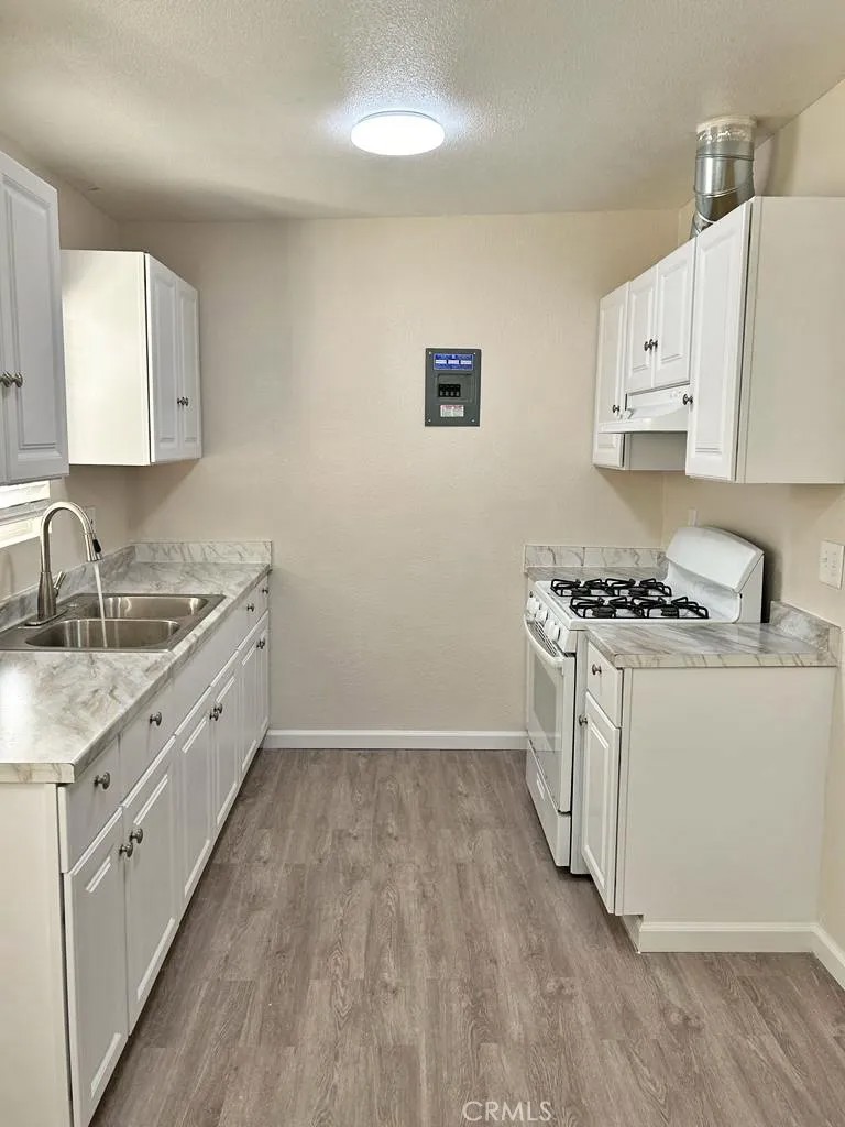 1227 W Brook