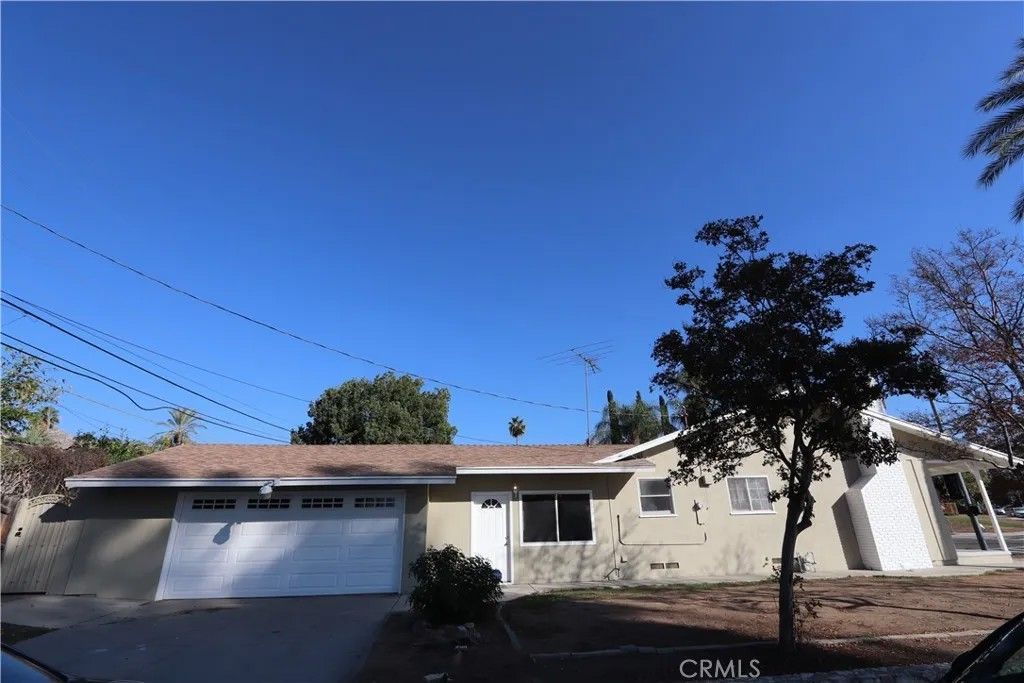 Photo of 587 W Blaine, Riverside, CA 92507 (MLS # PF26006618)