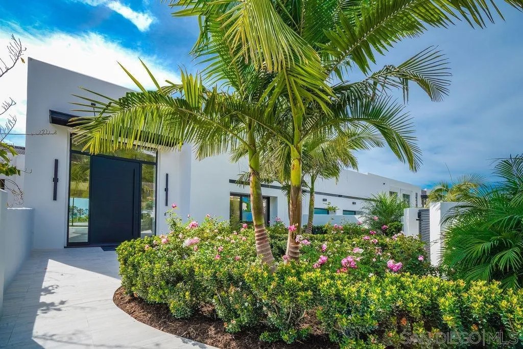 8308 Calle Del Cielo