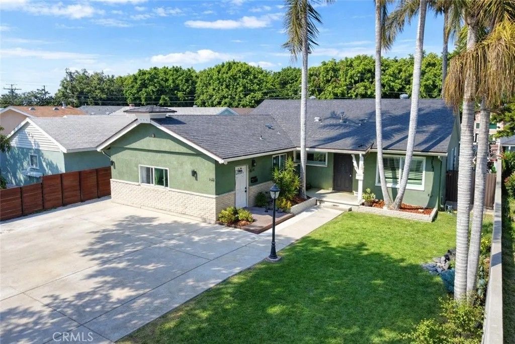 Photo of 161 W Harcourt Street, Long Beach, CA 90805 (MLS # DW26058989)