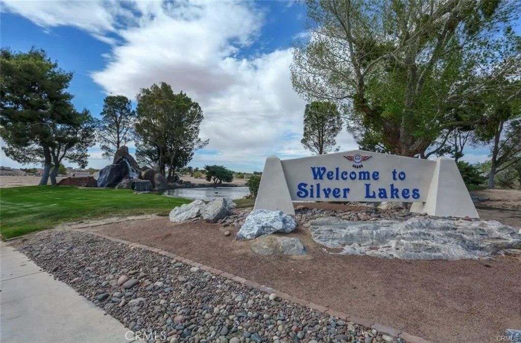 Photo of 27470 Lakeview Drive, Helendale, CA 92342 (MLS # CV26004153)