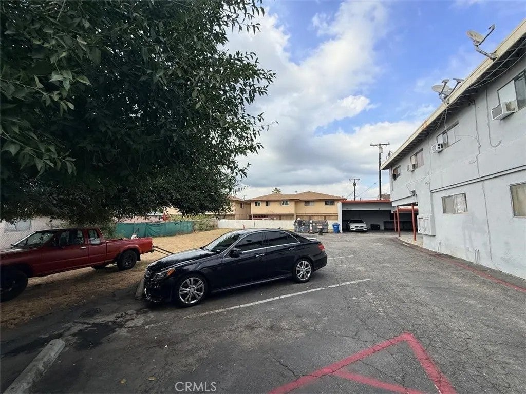 1443-1443 Laurel