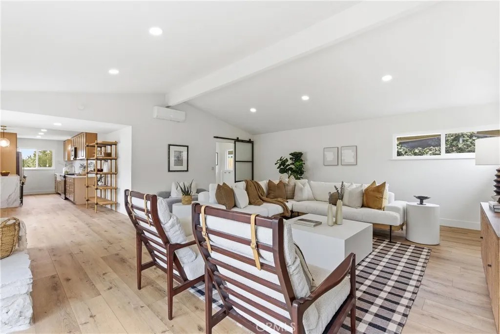 1433 W Saint Andrew